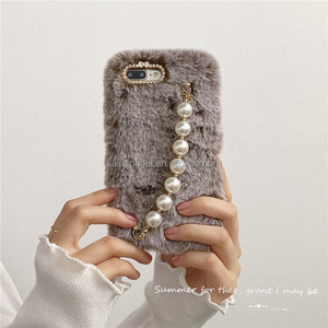 Coque de téléphone en peluche avec chaîne de perles et cadre d'appareil photo en strass pour <span class=keywords><strong>iPhone</strong></span> 12 13 <span class=keywords><strong>14</strong></span> 15 16 <span class=keywords><strong>PRO</strong></span> <span class=keywords><strong>MAX</strong></span> – Vente en gros - Product Image 2
