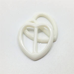 Stock de fábrica directo blanco personalizado en forma de corazón ajustable resina liberación hebilla al por mayor día <span class=keywords><strong>palabra</strong></span> hebilla - Product Image 4