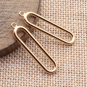 Accesorio decorativo DIY multicolor de 33x7.8mm, 1.3g, colgante geométrico elíptico hueco. - Product Image 4