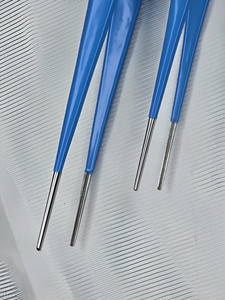 Juego de Pinzas Vasculares Aisladas DeBakey, 2 Piezas, 20cm y 24cm de Largo, Atraumáticas, de Grado Quirúrgico, Reutilizables, Autoclavables, de Acero Inoxidable - Product Image 2