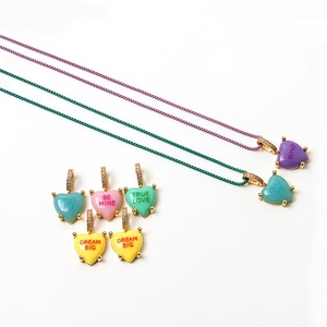 Collar de Corazón de Macaron, Colorido y Mini, con Circonitas, con Mensajes de Amor, Abrazos y Sueños Grandes, para Mi Hija - Product Image 1