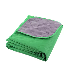 Manta Plegable Impermeable y Resistente al Viento para Exteriores, Ideal para Estadios, Eventos Deportivos, Campamentos, Conciertos, Automóviles, Mascotas y Picnics - Product Image 4