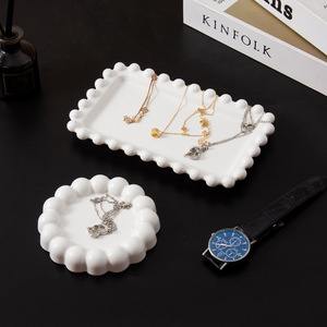 Plateau à bijoux en céramique élégant, rectangulaire, blanc, pour rangement, plat décoratif pour collier, montre, présentation, emballage cadeau, personnalisable - Product Image 2