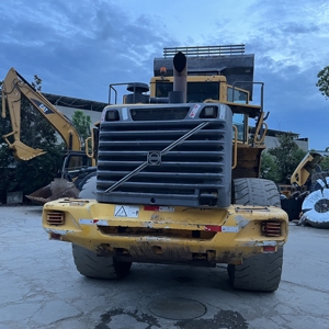 รถขุดล้อยาง Volvo L180E ผลิตในสวีเดน มือสอง พร้อมเครื่องยนต์หลักสำหรับงานก่อสร้าง คล้ายกับรถตักล้อยาง L180E - Product Image 3