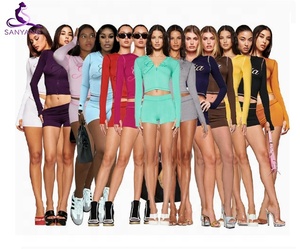 Ensemble 2 pièces tendance pour femme : survêtement sexy à imprimé pois et lettres, veste à capuche et short moulant extensible assorti - Product Image 1