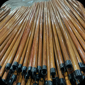 Mangos de escoba portátiles, ligeros y duraderos recubiertos de PVC, madera de eucalipto ecológica con cabeza de plástico hecha en Vietnam 120 cm - Product Image 1