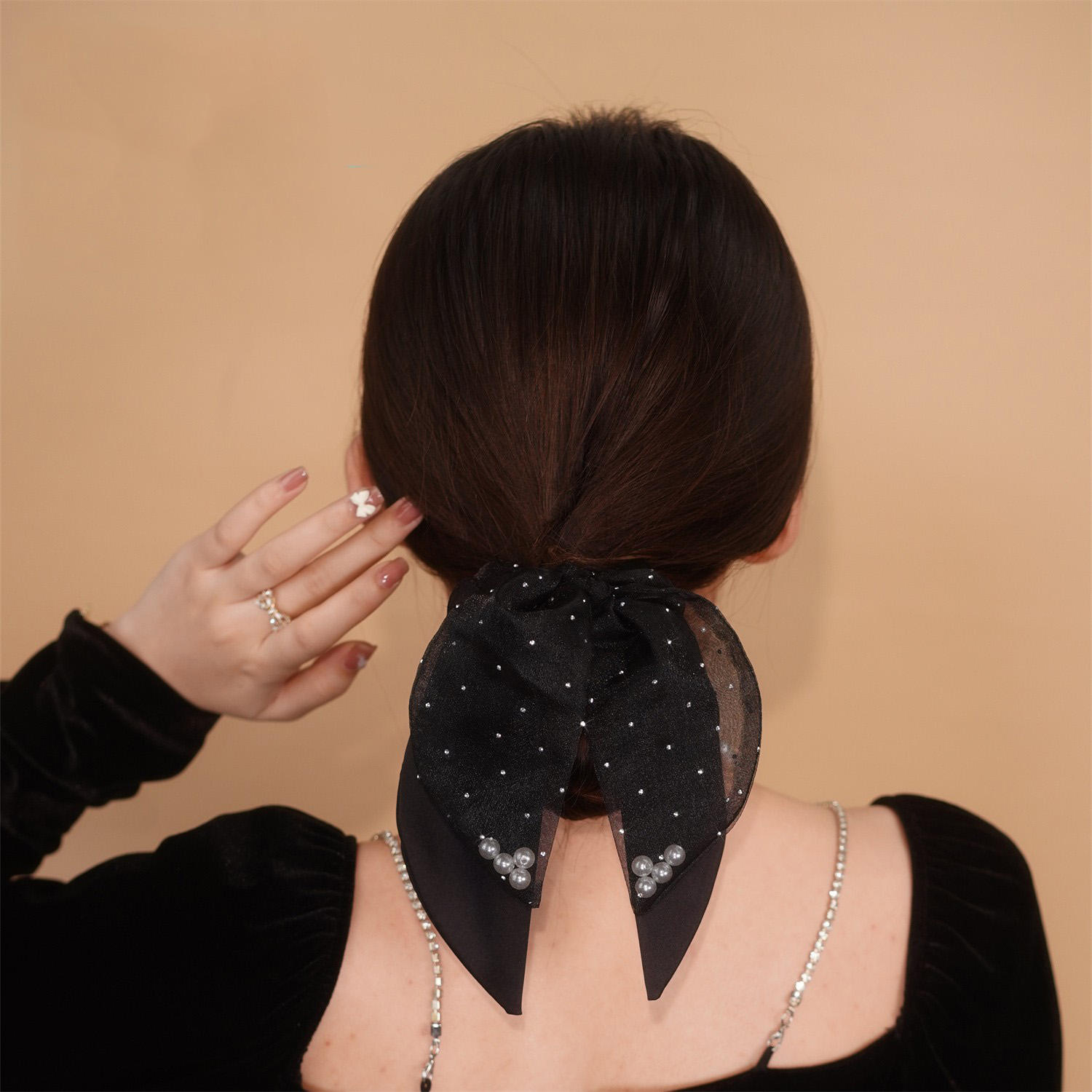 แหวนผมสีดำสุดหรู