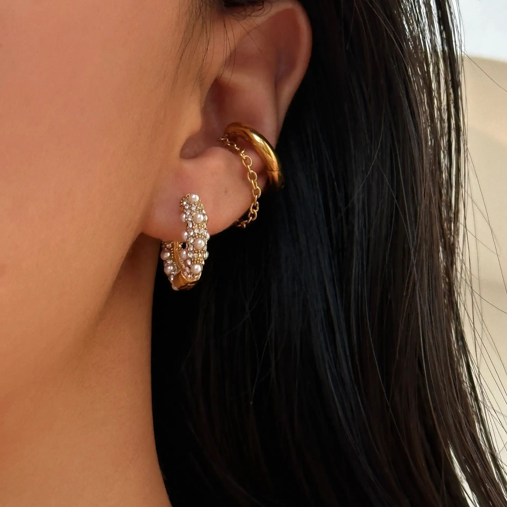 Impermeabile in acciaio inox anallergico elegante moda orecchino con zircone geometrico perla a forma di C orecchini a cerchio in zircone YF4059