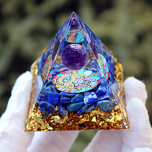 Pirámide de Resina Epoxi de Cristal de 5 cm, Decoración Feng Shui, Adorno de Escritorio, Regalo de Inauguración de Casa - Product Image 4