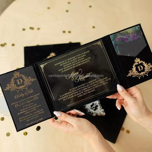 Invitación de Lujo Personalizada en Terciopelo para Boda, Cumpleaños, Día de la Madre, Navidad, San Valentín, Año Nuevo, con Estampado Dorado Personalizado - Product Image 1