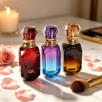 Flacon de parfum de luxe en verre dégradé facetté de 30 ml avec bouchon en cristal de diamant, pompe pulvérisatrice dorée et emballage en boîte pour femmes
