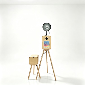 Support trépied pliable et stable en bois pour photomaton, kiosque selfie à écran tactile pour prise de vue en temps réel, idéal pour mariages et fêtes en intérieur et en extérieur - Product Image 4
