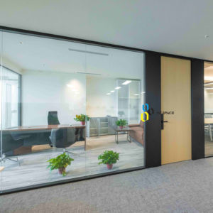 <span class=keywords><strong>Cloison</strong></span> de séparation de bureau <span class=keywords><strong>en</strong></span> verre et aluminium <span class=keywords><strong>amovible</strong></span> pleine <span class=keywords><strong>hauteur</strong></span> au design moderne pour salle de réunion - Product Image 1