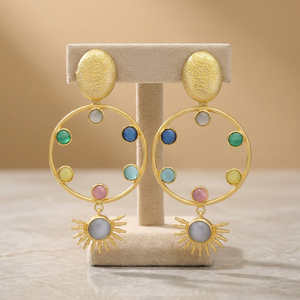 Nouvelles boucles d'oreilles pendantes multicolores en laiton plaqué or avec pierres précieuses, faites à la main, pour les fêtes, style ethnique, pierres de Jaipur - Product Image 2
