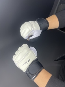 ถุงมือฝึกซ้อมคุณภาพสูง ครึ่งนิ้ว สำหรับเทควันโด - Product Image 4