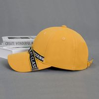 Gorra de Béisbol Deportiva Unisex Ajustable con Letras Amarillas Estampadas, Estilo Casual Hip Hop Streetwear, de Poliéster/Algodón, Cierre a Presión, Moderna