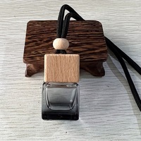 Désodorisant de parfum de voiture coloré personnalisé de 8ML 10ML Bouteille de diffuseur carrée vide transparente avec emballage en boîte