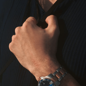 Reloj Mecánico Longines de Lujo con Marcadores Simples GMT, Color Azul Dorado, Segundero Visible, Acero Inoxidable - Product Image 2