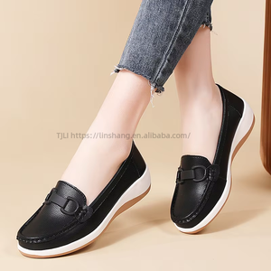 Nouvelles chaussures blanches à enfiler pour femmes, grande taille, exclusivement disponibles, avec talons compensés et semelles épaisses, chaussures polyvalentes pour les mamans - Product Image 3
