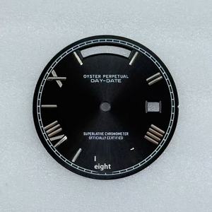 Esfera de reloj nueva y mejorada, con números romanos, diseño deportivo, adecuada para uso formal. - Product Image 4