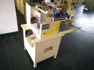 Machine de découpe automatique de haute qualité pour élastiques et bandes de caoutchouc, largeur de coupe 165 mm, avec engrenage central pour l'habillement (Bois) - Product Image 5