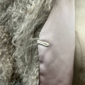 Cappotto invernale con Poncho di pelliccia di lusso personalizzato in vera pelliccia mongoliana da donna - Product Image 5