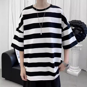 T-shirt rayé noir et blanc de style hongkongais, col rond, manches cinq quarts, tendance, décontracté, basique, pour hommes, à porter au quotidien - Product Image 4