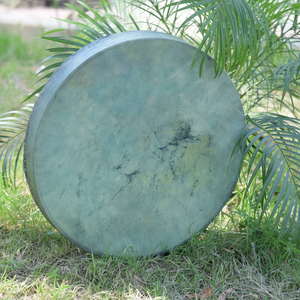 Tambour de guérison artisanal à cadre vert en peau naturelle pour la méditation, tambour de guérison vert personnalisé avec lacerie arrière Arbre de Vie - Product Image 1