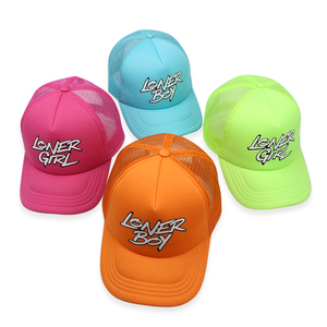 Gorra Trucker Multicolor Brillante con Estampado Loner Boy Girl, Malla Trasera Ajustable, Cierre a Presión, para Hombre y Mujer - Product Image 1