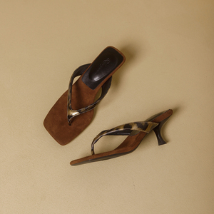 Sandalias de tacón alto para mujer, nuevo estilo de verano, retro, con estampado de leopardo, estilo tanga, punta cuadrada, tacón de aguja, fáciles de poner. - Product Image 4