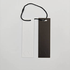 Étiquettes suspendues et étiquettes en papier de luxe personnalisées avec logo en relief, prix d'usine, pour chaussures et vêtements, finition brillante écologique - Product Image 6