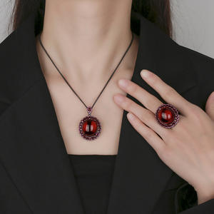 फॉल/शीतकालीन लक्जरी फैशन गहने नए 18*20 सिम्युलेटेड ब्लू स्पिनल रेड कॉर्ंडम और ब्लैक गन प्लेटेड गहने - Product Image 2