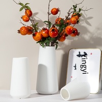 Vase en plastique blanc en forme de T JIN PENG, décoration de table simple pour le salon, centre de table pour étagère