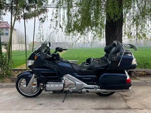 Moto de tourisme d'<span class=keywords><strong>occasion</strong></span> Honda Gold Wing GL1800, 1800 cm³, six cylindres horizontaux, cruiser de luxe pour les longues distances - Product Image 4