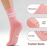 Chaussettes de Pilates personnalisées mi-mollet avec grip, soutien de la voûte plantaire, anti-humidité et anti-odeur, pour le branding