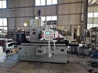 Machine à rectifier universelle automatique Tengdong M7140, moteur 11 kW, taille de table 1000x400 mm, vitesse du brocheur 1440 tr/min, 12 vitesses.