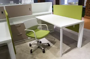 Silla de oficina de una forma de pp, diseño ergonómico, altura ajustable