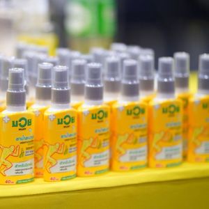 น้ำมันนวดน้ำมันหอมระเหยสำหรับนักกีฬา 40 ซีซี สเปรย์บรรเทาอาการปวดแบบพกพาขนาดพกพา - Product Image 3