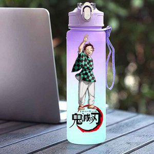 แก้วน้ำลายดาบพิฆาตอสูรญี่ปุ่น 750 มล. แก้วพลาสติกพกพาขนาดใหญ่สำหรับคุณแม่ ลายคามาโดะ เนซึโกะ ลายอนิเมะไล่สี - Product Image 6