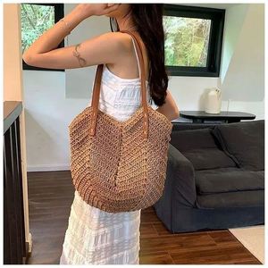 Latest Fashion Summer Holiday Woven Straw Beach <b>Bags</b> <b>Boho</b> Knit Single Shoulder Tote <b>Bag</b> for Women - Product Image 4