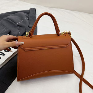 กระเป๋าสะพายข้าง PU เรียบง่าย ทนทาน ซับในโพลีเอสเตอร์ รุ่นใหม่ปี 2025 กระเป๋าถือทรงสี่เหลี่ยมเล็กสำหรับผู้หญิง ใช้ได้ทุกวัน หรูหรา พกพาสะดวก - Product Image 5