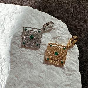 เครื่องประดับเงินแท้ S925 สไตล์พระราชวัง สีเขียว แกะสลักลายยุคกลางแบบฝรั่งเศส เรียบง่าย น่ารัก น้ำหนักเบา พร้อมจี้และชาร์มลายฉลุ - Product Image 5