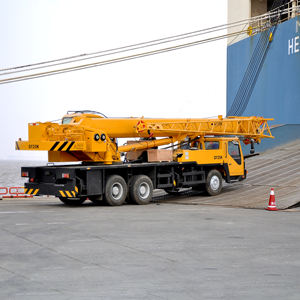 Grue certifiée CE EPA Grue sur camion XCT25L5 Dotée de composants principaux Pompe et PLC pour les zones sensibles aux environnements - Product Image 4