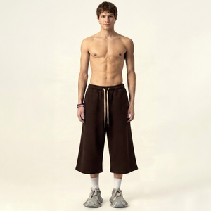 Shorts en jean pour homme en polyester/coton écologique, marron foncé, taille mi-haute, avec cordon de serrage, décontracté, tricoté, couleur unie, respirant - Product Image 1