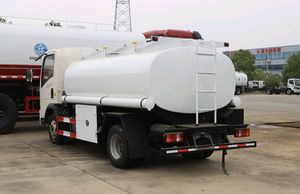 Châssis de véhicule spécial HOWO 4x2 de 5 tonnes d'occasion avec réservoir d'huile |   Préconfiguré pour les solutions de manutention de carburant et de fluides diesel - Product Image 5