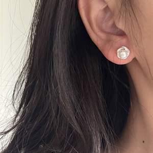 Pendientes de Plata de Ley S925 con Perlas de Agua Dulce y Flores Francesas Elegantes, Estilo Simple para el Día a Día con Cuidado del Orificio del Oído - Product Image 4