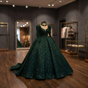Robe de bal vert émeraude perlée et pailletée, col cœur, manches bouffantes, longueur ras du sol, style moderne, fermeture éclair au dos, éco-responsable - Product Image 3
