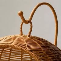 Cesta Suspensa para Gatos em Rattan, Estrutura Oca Respirável, Ideal para Verões Quentes, Essencial para Resfriamento de Animais de Estimação