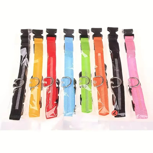 Correa y Collar Ajustables para Perro 100% Nailon con Luces LED de Seguridad, Brillantes en la Oscuridad, Patrón Sólido, Cintas Fluorescentes, Estilo Moderno - Product Image 6