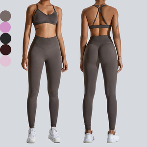 LOGO personnalisé soutien-gorge à bretelles réglables pour femme taille haute Scrunch Butt Leggings 2 pièces Gym sans couture Yoga ensemble - Product Image 1